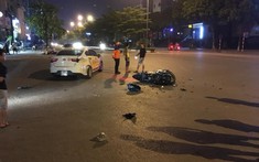 Hà Nội: Yamaha R3 gặp tai nạn, vỡ toang dàn đầu trong đêm rằm tháng 7