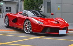 Siêu xe Ferrari LaFerrari cực hiếm và đáng "thèm khát" của nhà giàu Việt vi vu trên đường phố Đài Loan