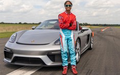Chứng kiến nữ tay đua 16 tuổi lập nên Kỷ lục Guinness Thế giới mới với một chiếc Porsche 718 Spyder 2020