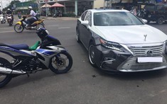 Cần Thơ: Chạy Yamaha Exciter vượt đèn đỏ tông trúng Lexus ES, tài xế xe ôm công nghệ nhận câu nói ấm lòng