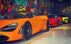 Video: McLaren 720S Spider màu cam độc nhất Việt Nam được vận chuyển vào Sài thành