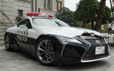 Hết Nissan GT-R, đại gia tiếp tục chơi lớn khi quyên góp Lexus LC 500 cho cảnh sát Nhật Bản