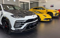 Lamborghini Aventador SVJ độc nhất nước Lào nằm lọt thỏm giữa cặp Lamborghini Urus độ khủng