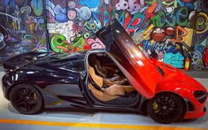 McLaren 720S được chủ nhân cho bắt "trend" với bộ áo nửa màu này nửa màu khác