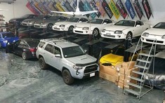 Lục soát nhà của nghi phạm buôn bán cần sa, cảnh sát tìm thấy bộ sưu tập ô tô với nhiều xe hiếm