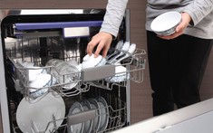 Cách làm sạch máy rửa bát dễ dàng hơn bạn nghĩ