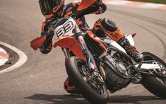 Huyền thoại Supermoto KTM 450 SMR chuẩn bị quay lại trong năm 2021