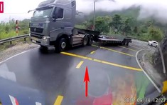 Video: Xe tải mất lái trên đèo Bảo Lộc, đâm ngang sườn xe đầu kéo trong mưa