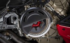 Vừa ra mắt tại Việt Nam, Ducati Streetfighter V4 được bổ sung gói độ full carbon