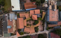 Ngôi nhà tựa như một "làng cổ" thu nhỏ ở Hà Nội