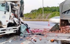 2 xe tải va chạm với nhau trên cao tốc Nội Bài - Lào Cai, 1 tài xế tử vong