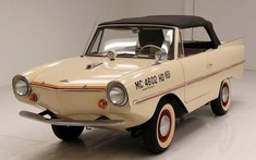 Chiếc "xe lai thuyền" Amphicar 770 1964 này dường như còn mới cứng và có giá khoảng 700 triệu đồng