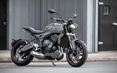 Triumph công bố loạt hình ảnh đầu tiên của naked bike Trident phiên bản thử nghiệm