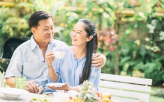 Gác hết âu lo, cặp vợ chồng rủ nhau về ở “vườn trong phố”