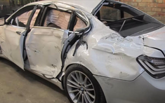 Theo dõi thợ máy người Nga phục hồi thân vỏ cho chiếc Porsche 911 Turbo S hỏng tan nát