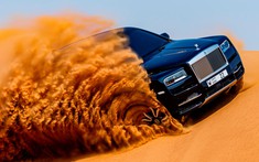 Mãn nhãn cảnh tượng Rolls-Royce Cullinan thể hiện khả năng đi địa hình trên sa mạc Ả rập