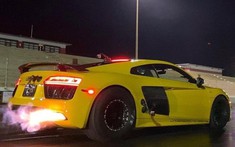 Chứng kiến siêu xe Audi R8 độ 2.000 mã lực khè lửa, bốc đầu khi lập kỷ lục đua drag trong 7,6 giây