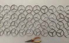 Tưởng logo xe Mercedes-Benz làm bằng bạc, thanh niên thực hiện hàng loạt vụ trộm để về làm vòng đeo tay