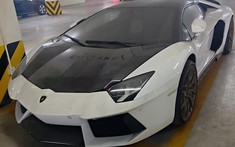 Lamborghini Aventador mui trần độ gần nửa tỷ đồng "làm bạn" với bụi dưới hầm đỗ xe ở Hà Nội