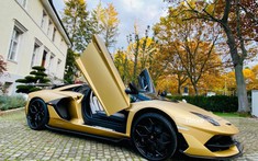 Doanh nhân Quốc Cường tậu siêu xe Lamborghini Aventador SVJ mui trần bản giới hạn 800 chiếc