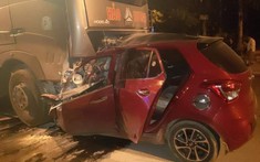 Bắc Kạn: Hyundai i10 lấn làn, đối đầu với xe rác khiến đầu xe nát bét, 2 người tử vong