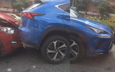 Lexus RX bị kẹp giữa 2 xe ô tô trong vụ tông xe dây chuyền ở Hà Nội