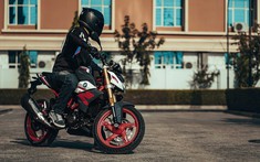BMW ra mắt naked bike G310R 2021, công bố giá bán dòng G310 rẻ đến bất ngờ