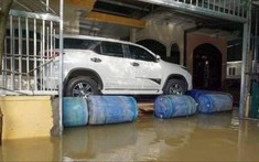 Cư dân mạng bày cách "giải cứu" ô tô trong mùa mưa lũ