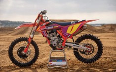 Cào cào KTM 250 SX-F phiên bản Troy Lee Designs đặc biệt chính thức được ra mắt