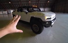 Sờ tận tay thiết kế ngoại thất và nội thất của nguyên mẫu GMC Hummer EV 2022