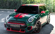 Ngắm chiếc Mini John Cooper Works GP3 F350 độ sắc xanh xe đua và mang động cơ 350 mã lực