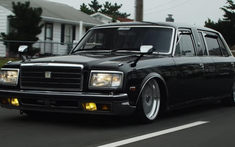 Ngắm chiếc Toyota Century mang trục cơ sở kéo dài, độ gầm thấp ngầu như thể xe "ông trùm"
