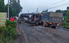 Đồng Nai: Xe khách chạy lấn làn, tông trực diện ô tô tải, 2 tài xế tử vong