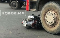 Video: Người phụ nữ đi xe máy tử vong thương tâm dưới bánh xe trộn bê tông tại Long An