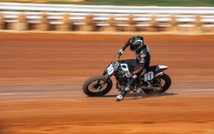 Royal Enfield giành chiến thắng đầu tiên trong giải đua Flat Track tại Mỹ với cỗ máy 650 Twin