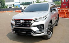 SUV 7 chỗ Toyota Fortuner 2020 được bổ sung bản TRD Sportivo, không thể thao bằng Legender