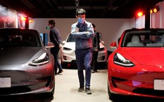 Tesla Model 3 bán quá chạy, nhân viên đại lý còn chẳng có thời gian mà ăn