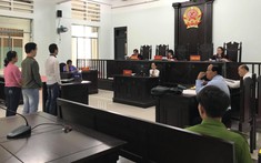 Anh em ruột kiện nhau ra tòa vì tranh chấp nhà có sổ đỏ ghi tên hộ