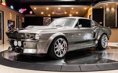 Thật khó tin khi chiếc Ford Mustang kiểu dáng cổ điển này lại chính là Mustang GT Convertible 2011