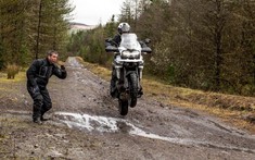 Những sai lầm thường người dùng hay mắc phải khi điều khiển xe mô tô Adventure