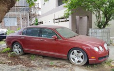 Xe Bentley nhiều năm "làm bạn" với bụi dưới gốc cây tại Hải Phòng nay ngoại thất đã quá khác biệt