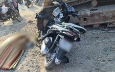 Bà Rịa: Honda Air Blade tông vào máy xúc đang dừng đỗ, 2 người thương vong