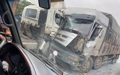 Hải Dương: Xe tải sang đường, chạy ngược chiều đối đầu xe container, QL5 ùn tắc nghiêm trọng