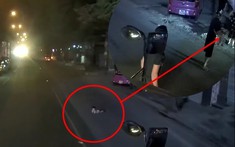 Video: Em bé bò trên Quốc lộ 5 khiến lái xe container hốt hoảng phanh gấp
