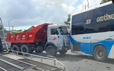 Bạc Liêu: Xe ben và xe khách tông nhau khiến nhiều người hoảng loạn bỏ chạy
