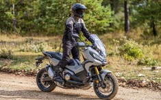 Đánh giá nhanh Honda X-ADV 750 2021: "Vua xe ga" đa dụng hiện đại và gọn gàng hơn