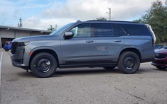 Sự thật đằng sau chiếc SUV hạng sang Cadillac Escalade 2021 nhưng lại dùng bộ vành thép "kém sang"