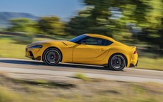 Hết bị chê là "quá BMW", Toyota GR Supra lại bị đem ra so sánh với đàn em GR Yaris 2021