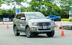 Rục rịch đón bản mới, Ford Everest đang được đại lý giảm giá tới 90 triệu đồng để “xả hàng”