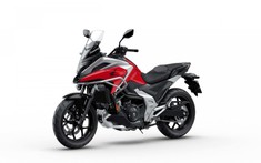 Honda NC750X 2021 ra mắt: Nhẹ hơn, nhanh hơn và thông minh hơn